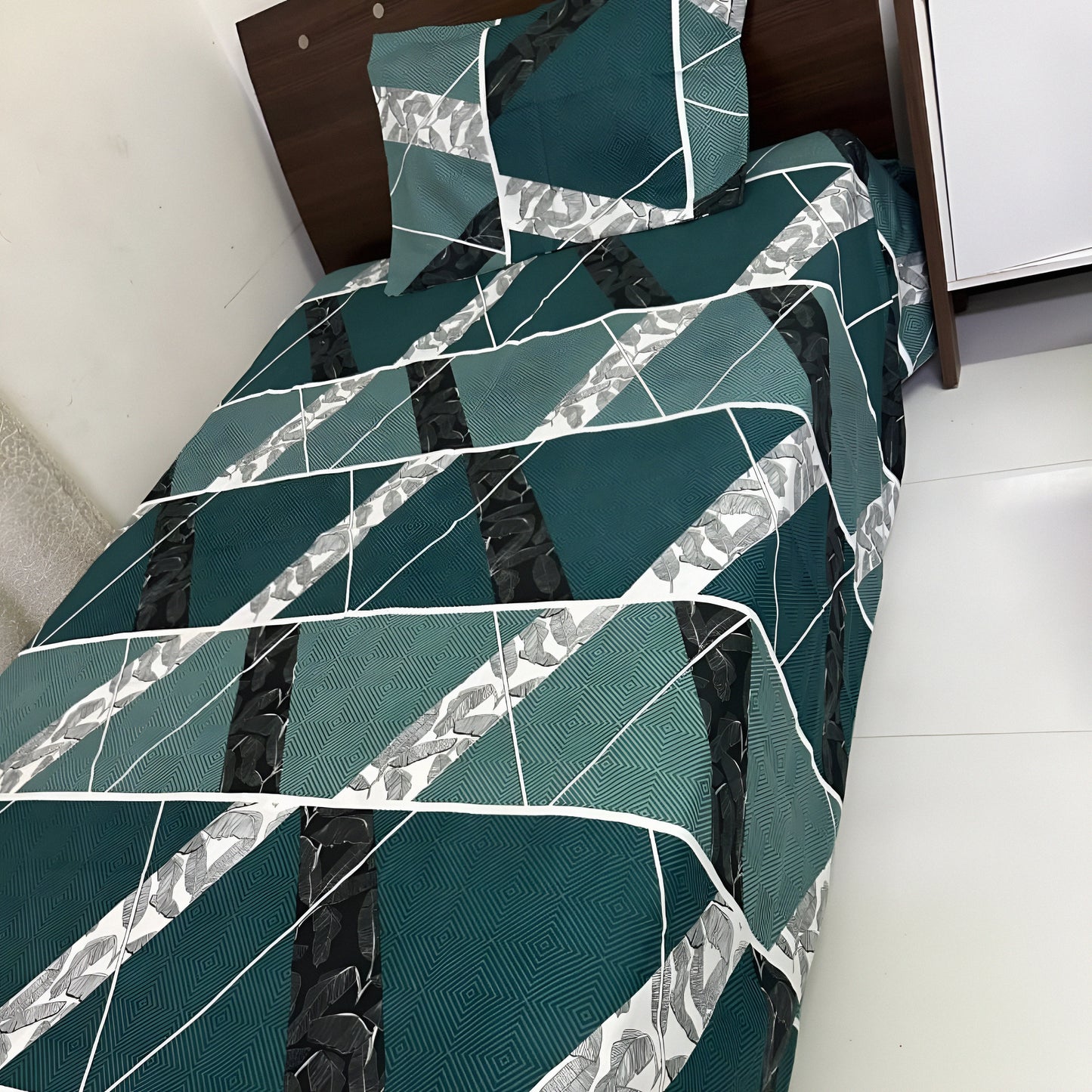 Geometric & Floral Bedsheet Wholesale UAE Dubai | Modern Bed Linen Collection